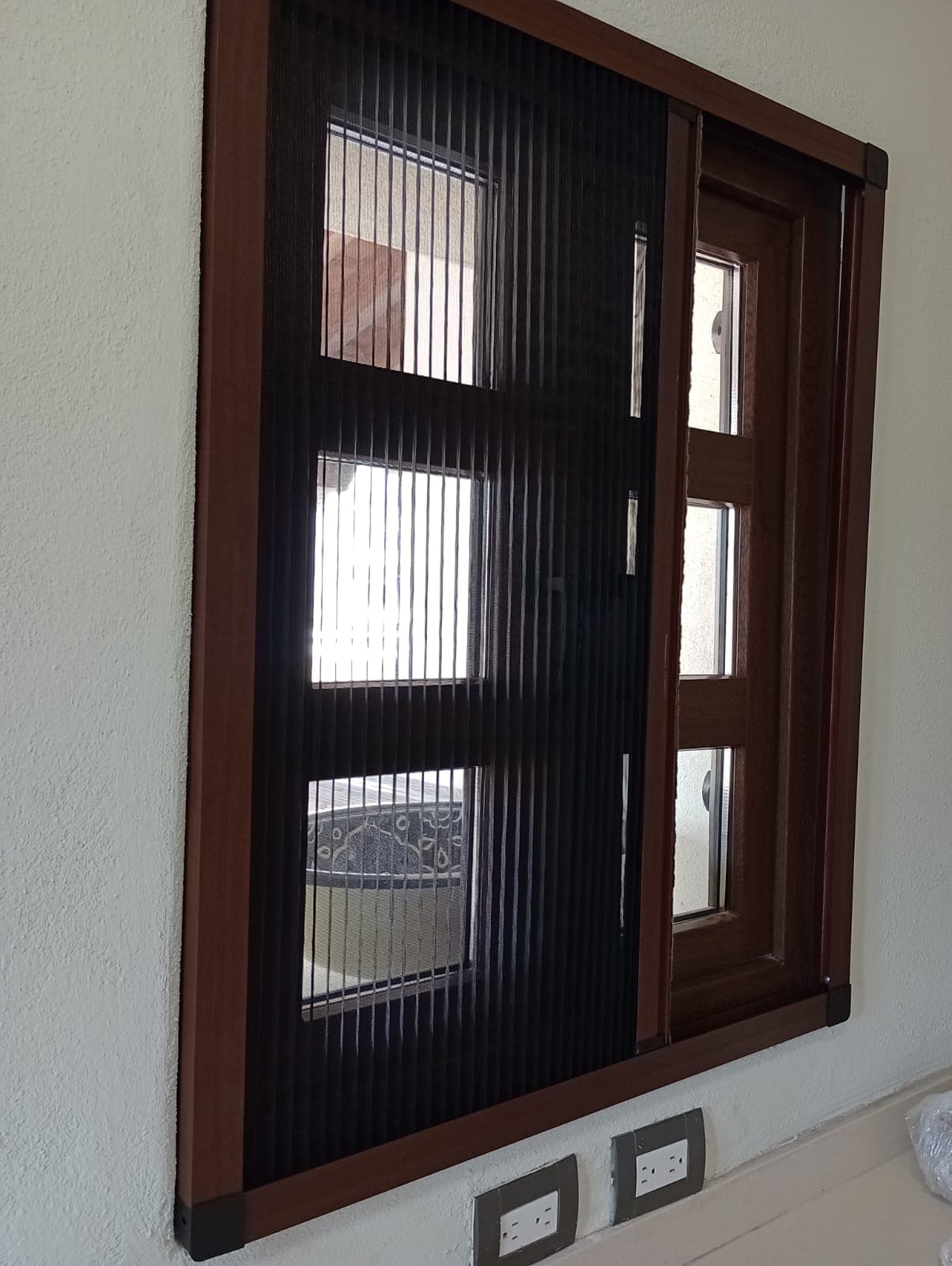 PVC window with integrated sliding mosquito net screen
