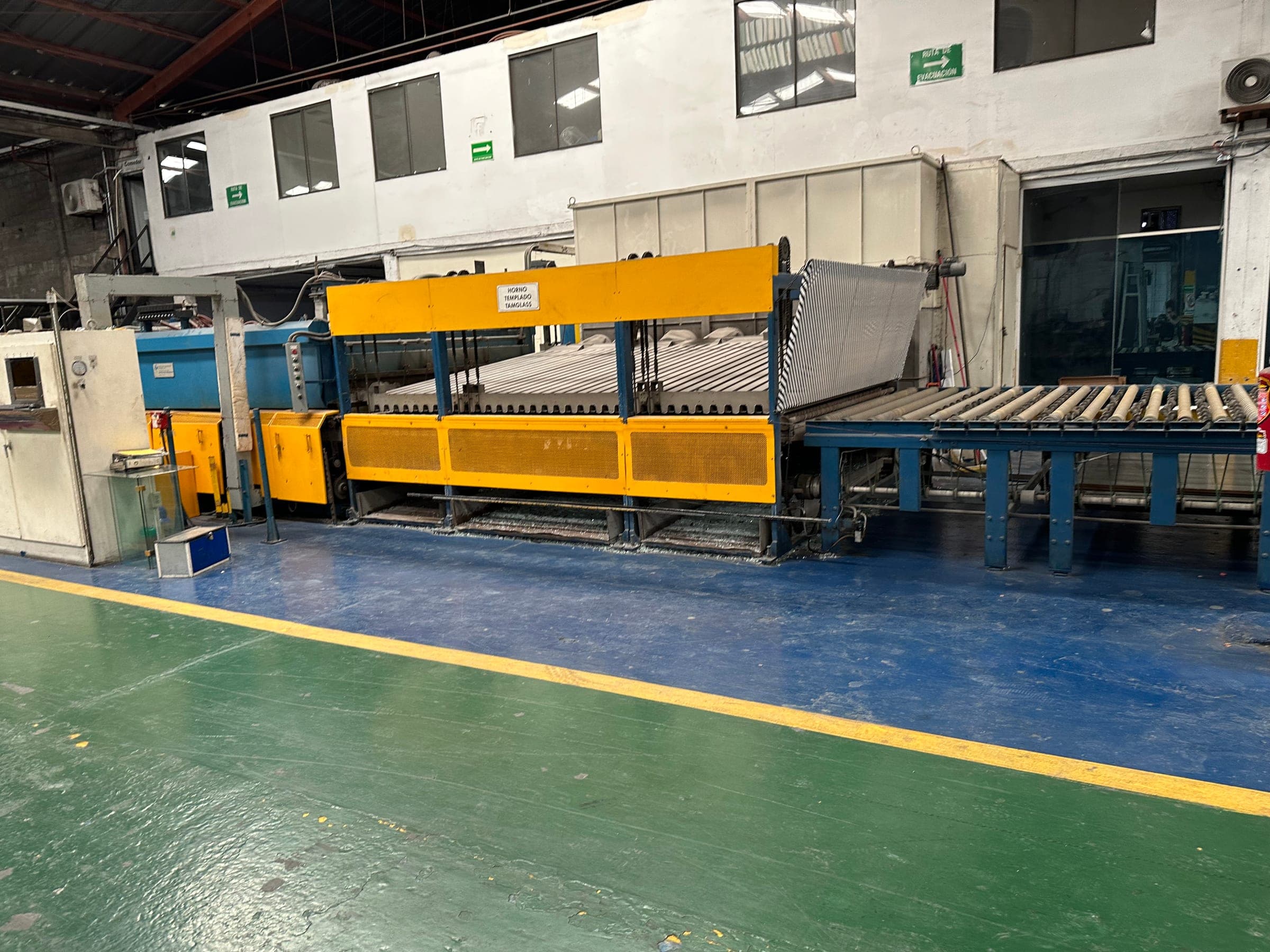Horno de templado Tamglass en la planta de VECA en Santa Catarina